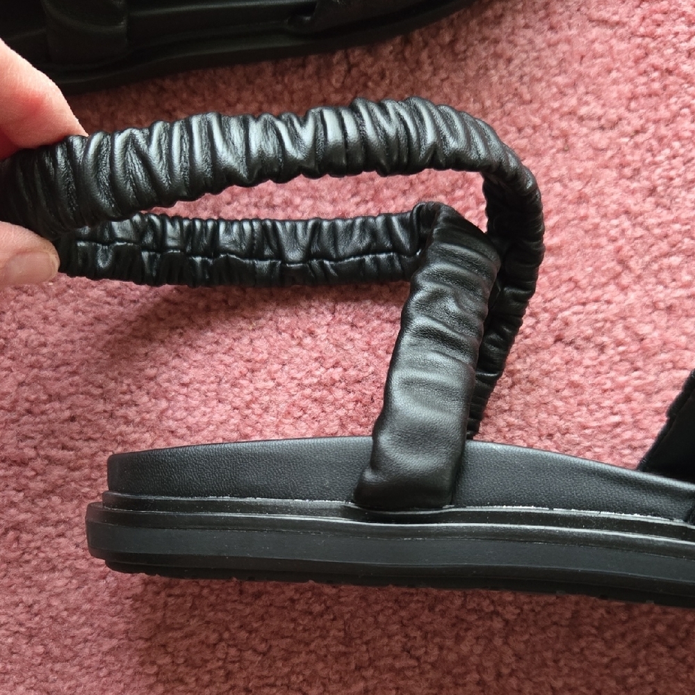 Sam Edelman Black Leather Ruched Strap Flat Sandals - Picture 2 of 5